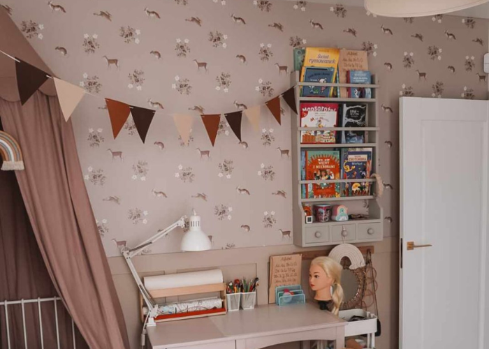 Biblioteczka na wymiar z trzema szufladami dla dzieci